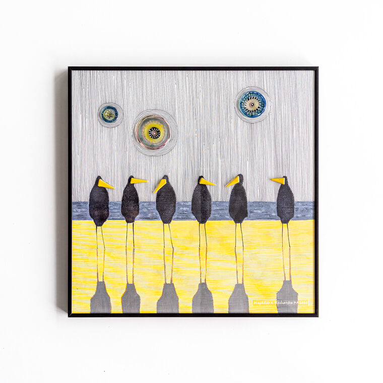 papier, szkło, metalowa rama anodowana kolor czarny: Magdalena Kucharska-Ptaki na plaży-40x40cm-Ptaki-2020